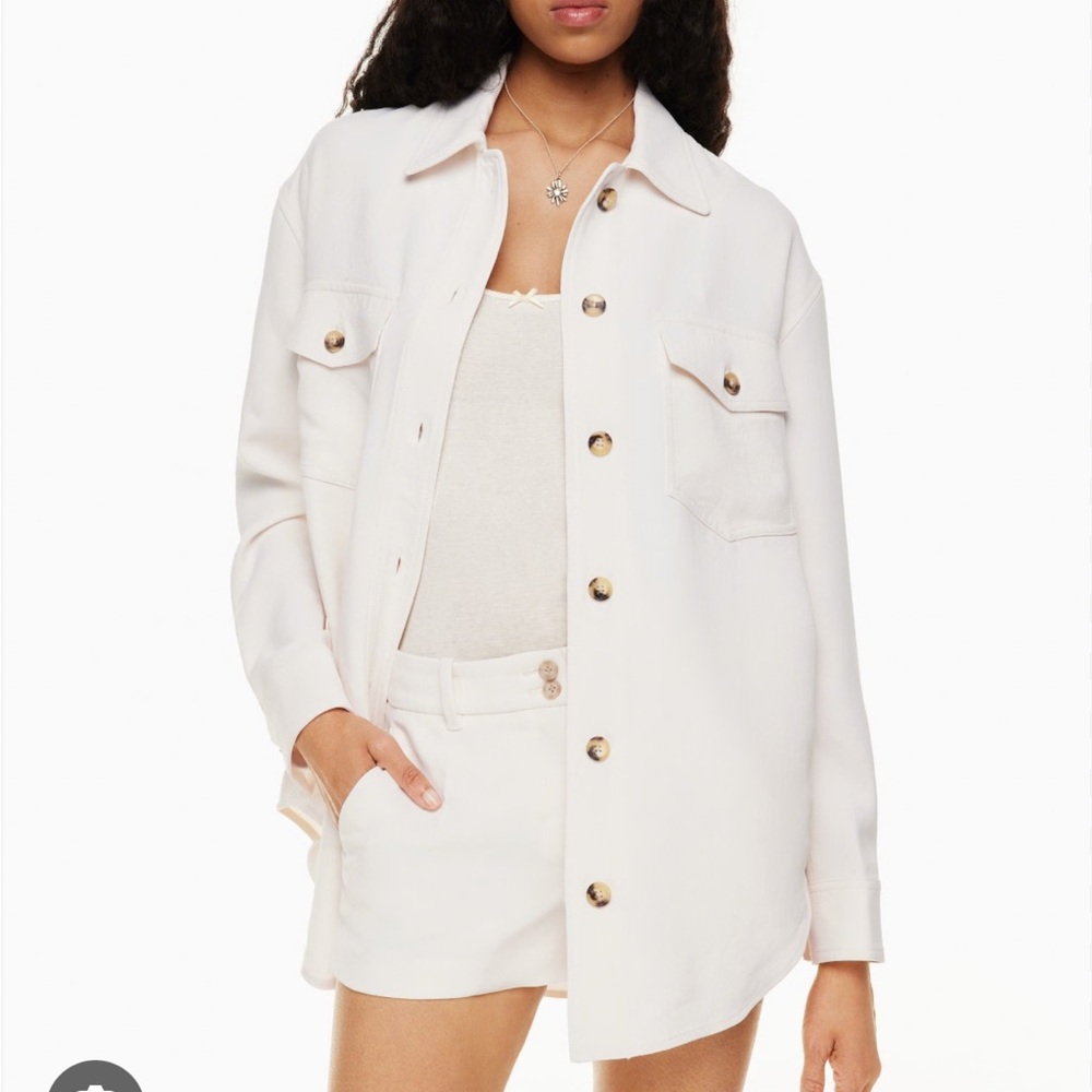Aritzia ganna flowy shirt jacket in ivory (birch) NWT. Size xs